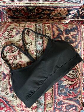 • Lululemon Flow Y Bra •